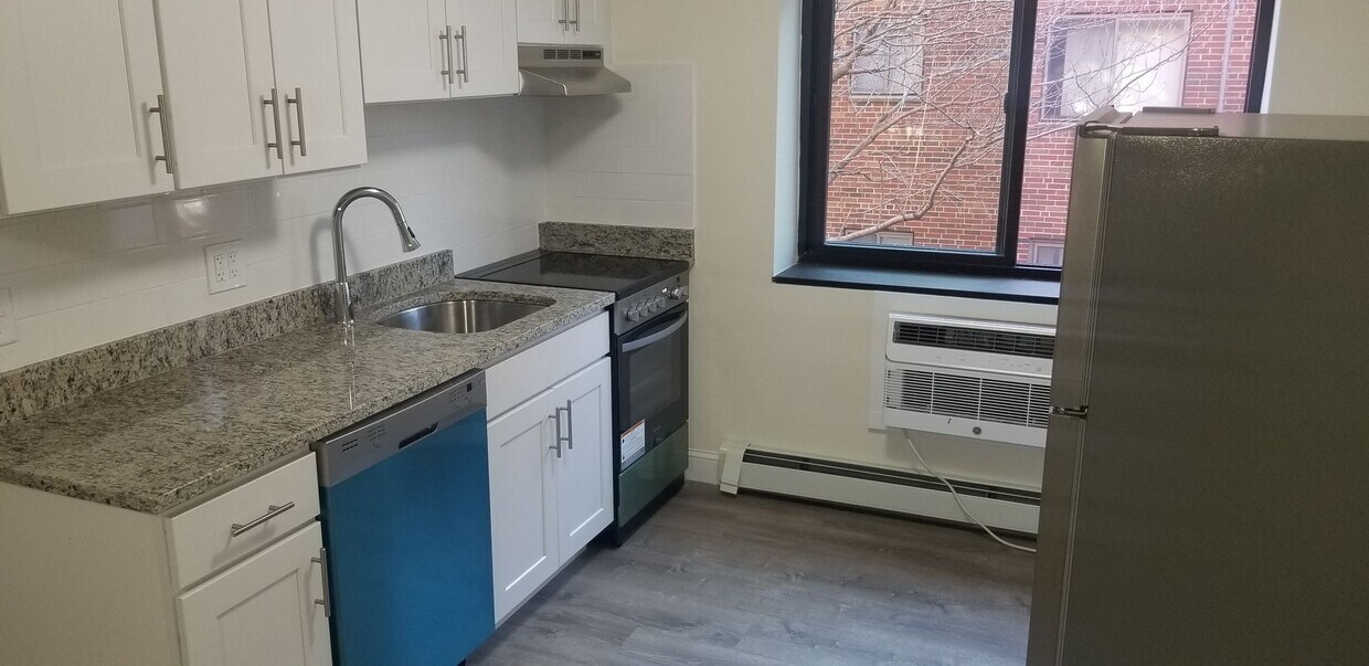 Building Photo - Newly Renovated Davis Sq. Studio Available now No Broker Fee