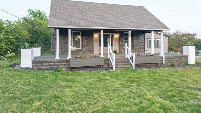 Foto del edificio - Quiet Comfort: Charming 3 Bed, 2.5 Bath Ho...