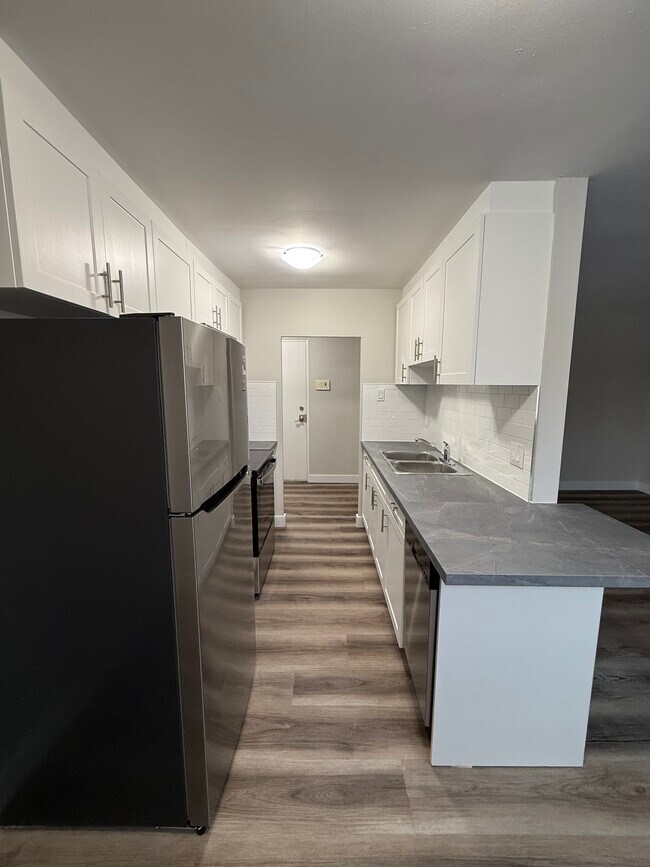 Building Photo - 100 Veronica Avenue