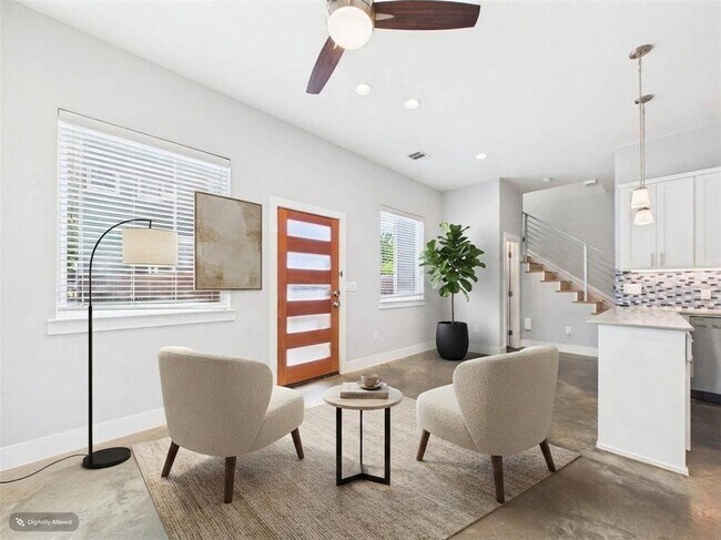 Foto del edificio - 6204 Langham St