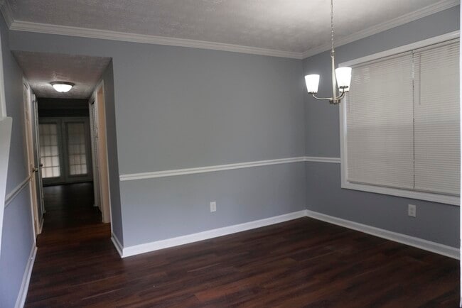 Building Photo - 5489 Park Pl