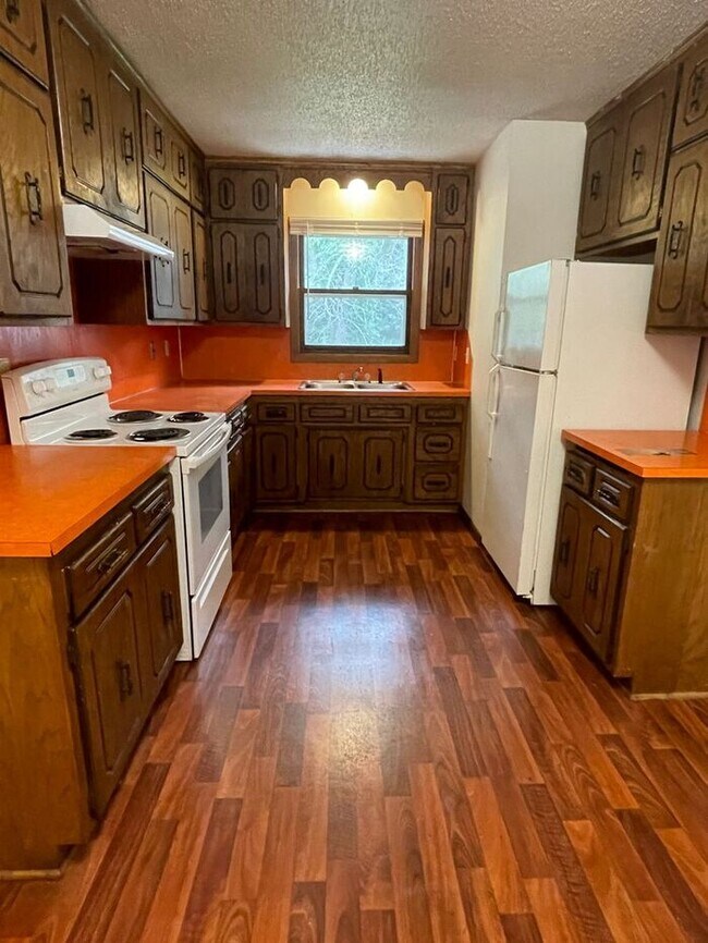 Building Photo - Columbia Heights Side By Side Duplex, Atta...