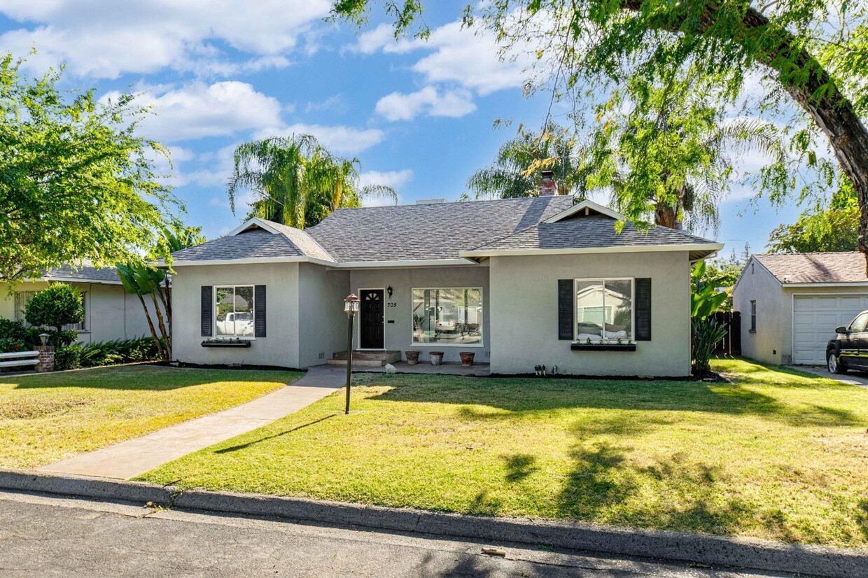 Primary Photo - Beautiful Charming Single Family Home Loca...