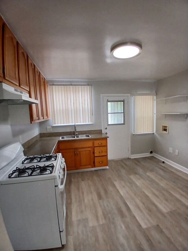 Photo - 1928 Rocket Property Apartment