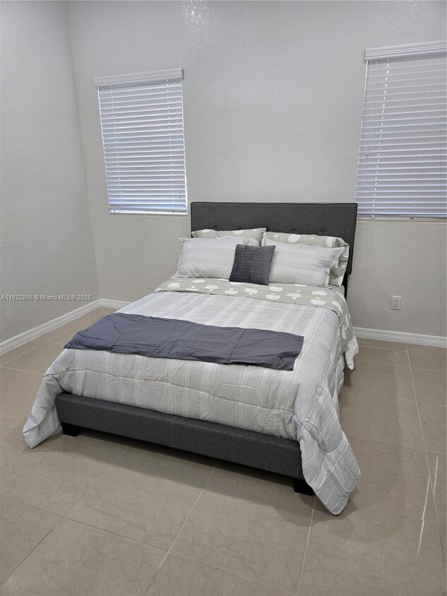 Foto principal - 357 SW 18th Rd