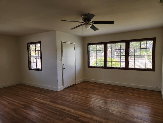 Foto del edificio - 261 N Larson St