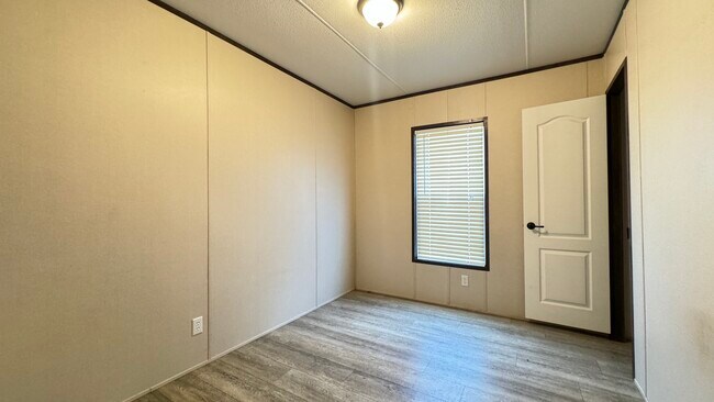 Building Photo - 370 Cotton Ln
