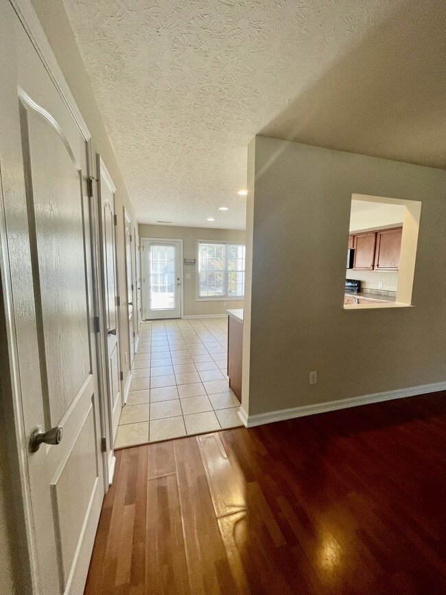 Foto del edificio - 607 Capstone Dr