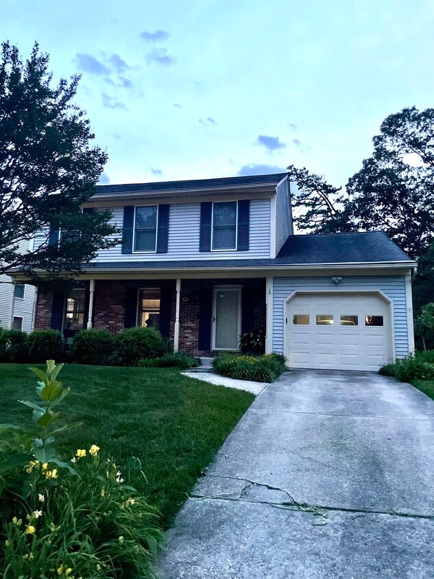 Primary Photo - 288 Tolstoy Ln
