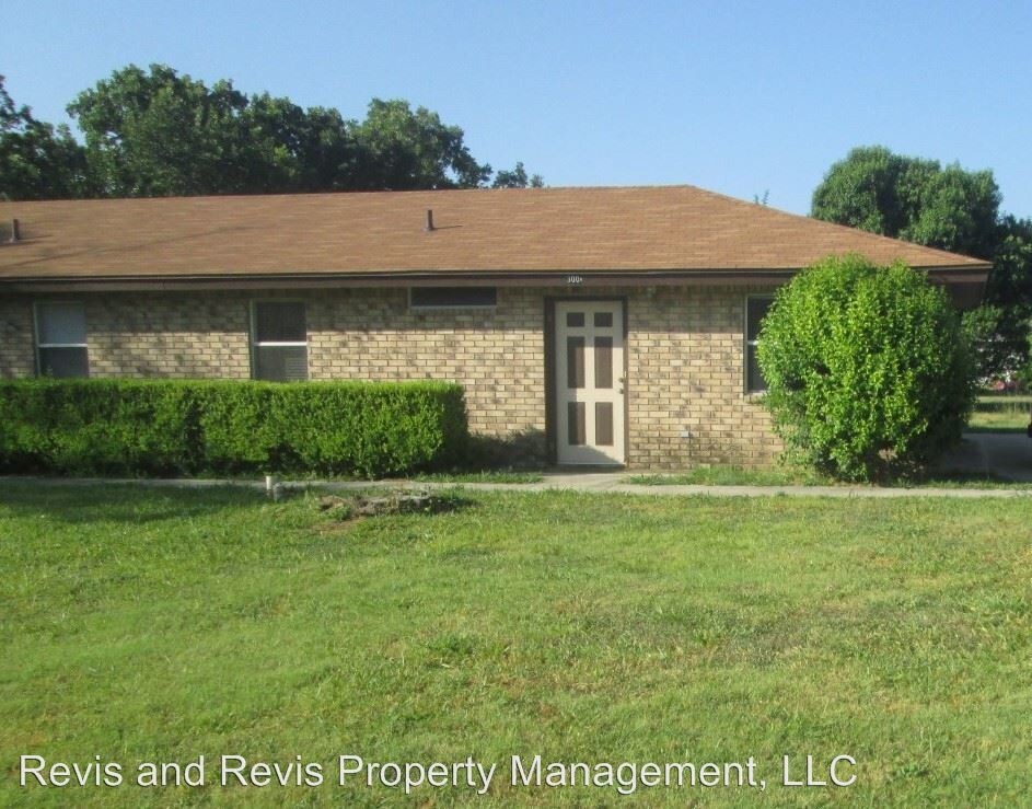 Primary Photo - 300 E Avenue I