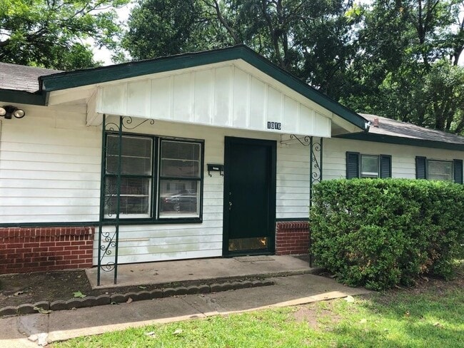Building Photo - 1016 Rancho Dr