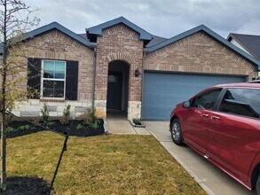 Building Photo - 4947 Oakwood Dr