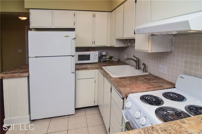Building Photo - Studio, 1 bath House - 250 Tucker Ave, #6