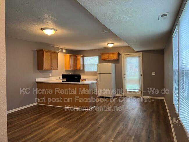 Foto del edificio - 1003 South Hocker Ave