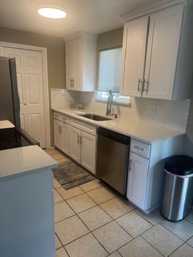 Foto del edificio - Beautiful 3 bed 2 bath rambler in South Hi...