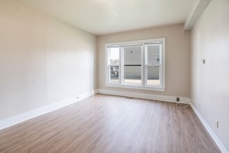 Building Photo - 2110 College St