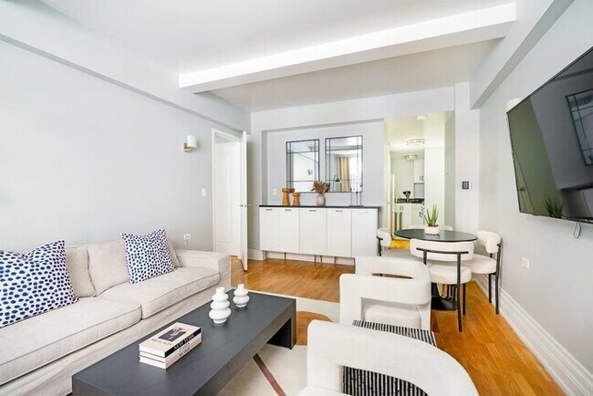 Building Photo - 73-208 New 2BR/2BATH UWS Doorman Gym