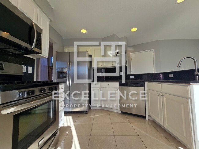 Foto del edificio - Beautiful 3/2 House Near Park With Laundry, High Ceilings, Yard and Pets Negotiable