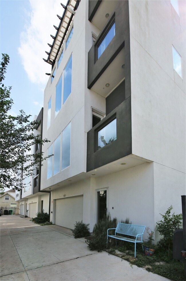 Building Photo - 5711 Kansas St