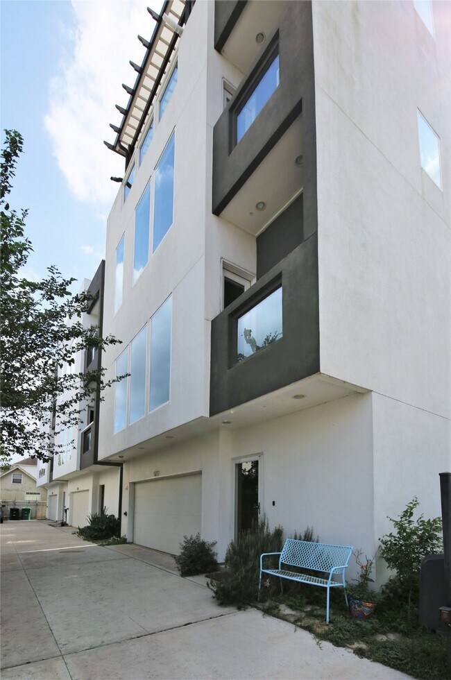 Foto del edificio - 5711 Kansas St