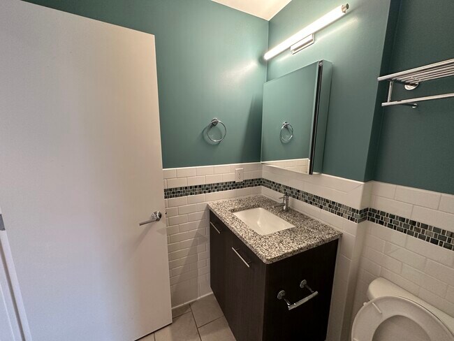 Building Photo - 1702 W 28th St