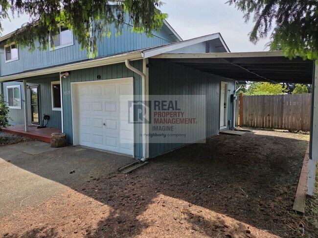 Foto del edificio - Recently remodeled 3 bedroom, 2.5 bath home