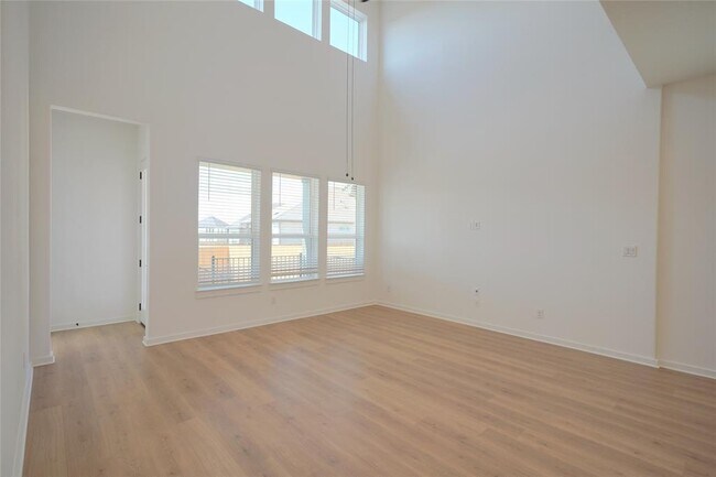 Foto del edificio - 1250 N Roger Hanks Pkwy