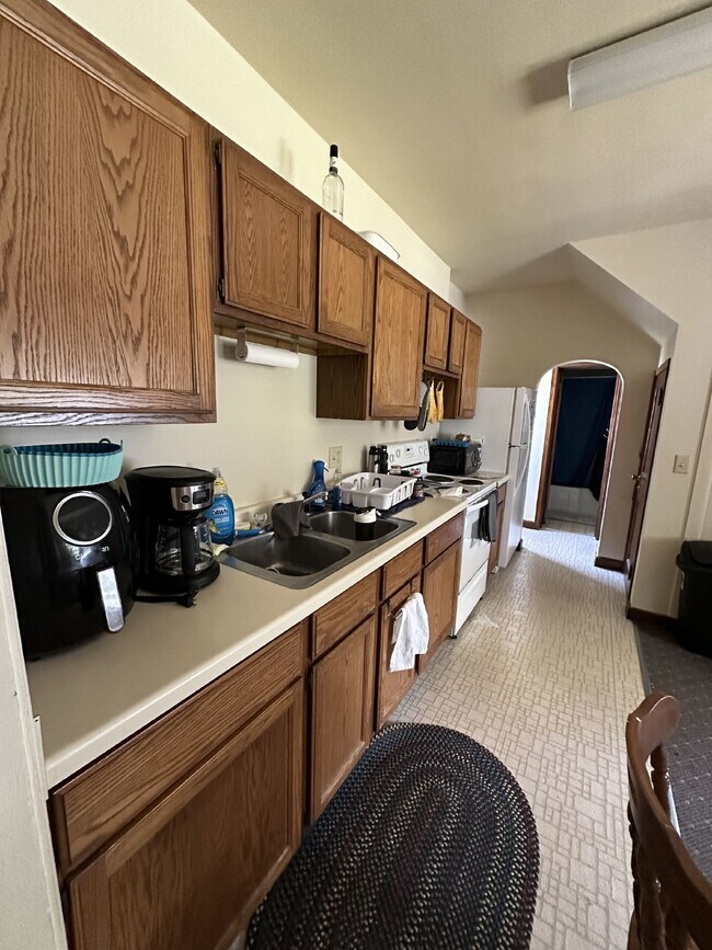 Building Photo - Exciting 3 Bed 1 Bath near UWEC! Available...