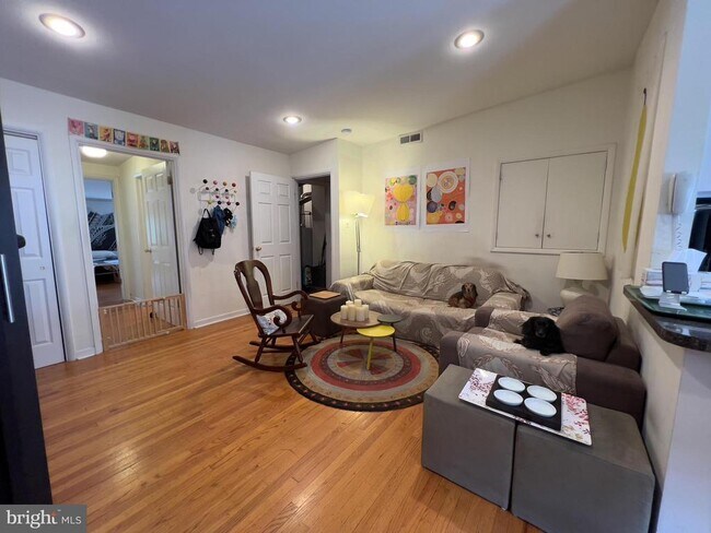 Foto del edificio - 1524 Waverly St
