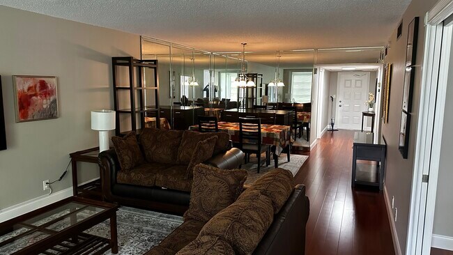 Building Photo - 4030 W Palm Aire Dr