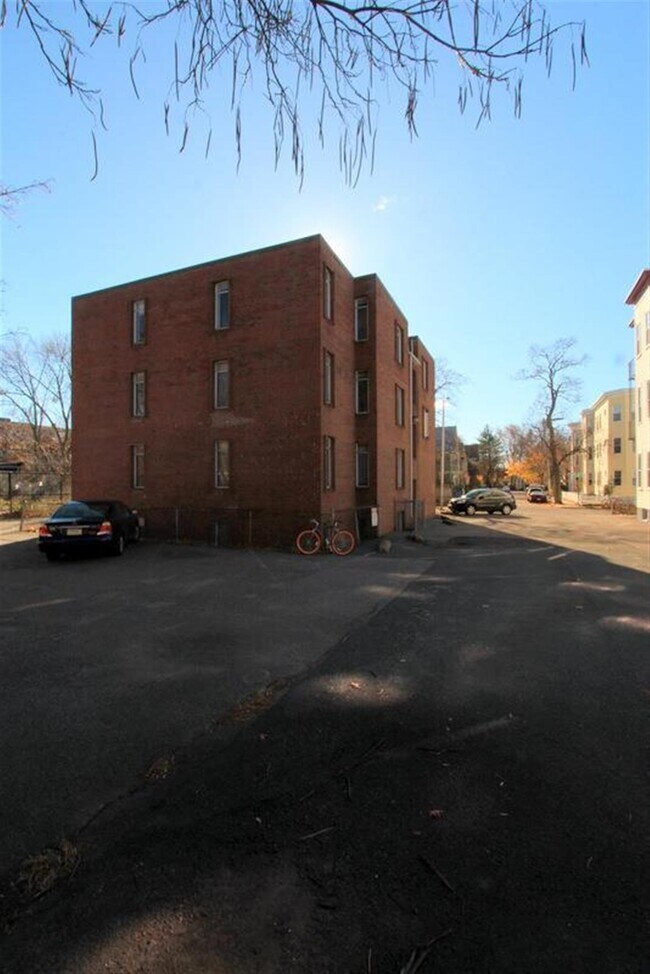 Foto del edificio - 524 Putnam Ave