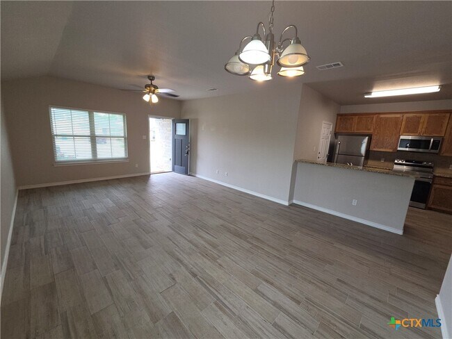 Foto del edificio - 332 Arnold Dr