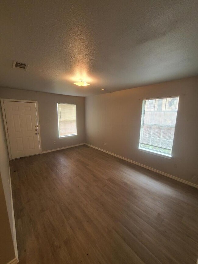 Foto del edificio - 1516 Barron Ln