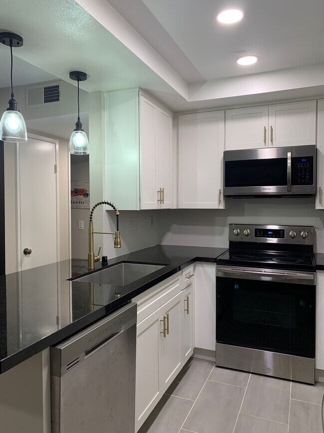 Building Photo - 8811 Gilman Dr