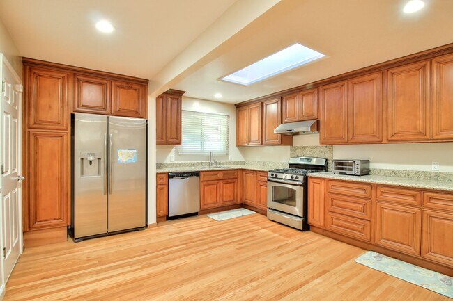 Building Photo - 5023 Country Ln