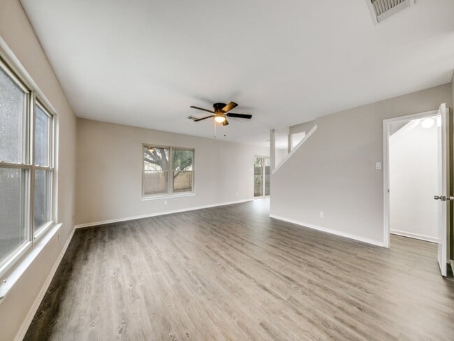 Foto del edificio - 6722 Badger Pass Dr