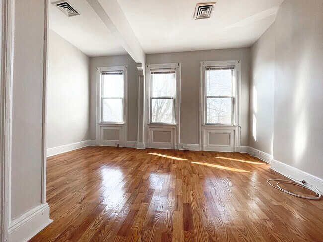 Building Photo - 344 Bramhall Ave