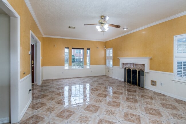 Building Photo - 6218 Summerville Ln