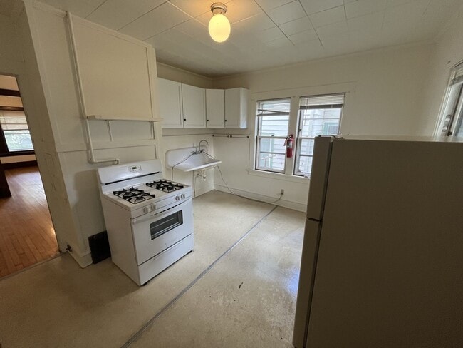 Building Photo - 5 Bed / 2 Bath House Located Downtown Madi...
