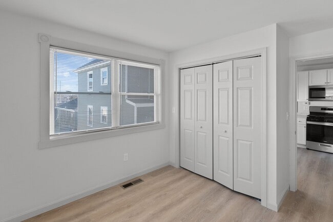 Building Photo - 417 Admiral St