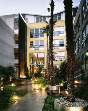 Foto del edificio - Highly sought after live/work space for le...