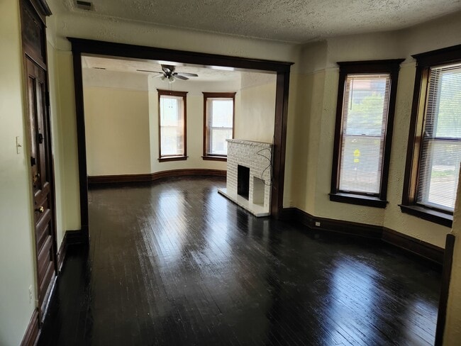 Building Photo - 2224 W Irving Park Rd