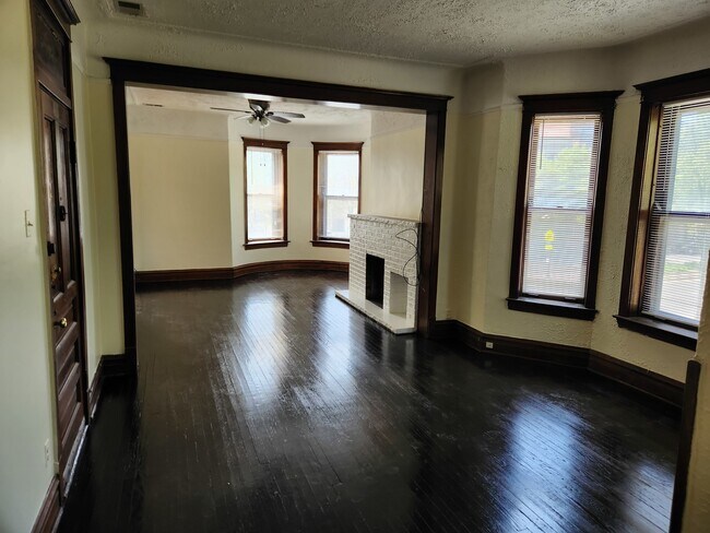 Foto del edificio - 2224 W Irving Park Rd
