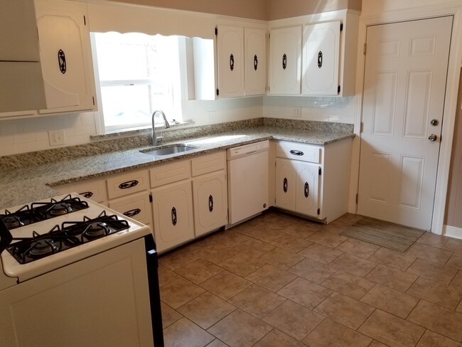 Building Photo - 49 Hillside Ave