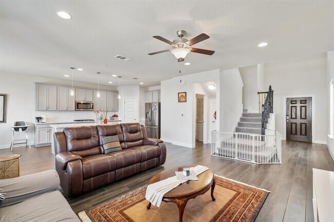 Building Photo - 14003 Hedera Dr