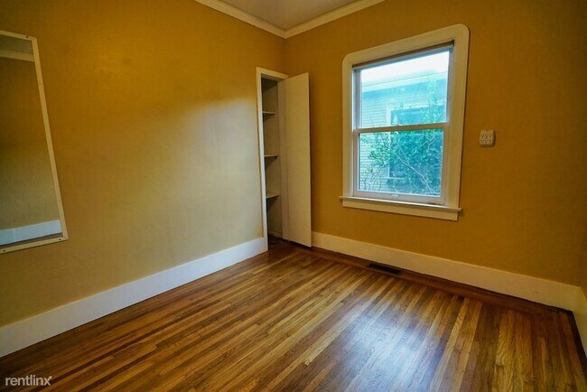 Building Photo - 3 br, 1 bath House - 8409 Iris St 1