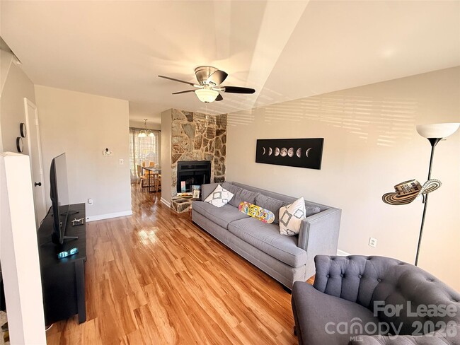 Foto del edificio - 8212 Circle Tree Ln