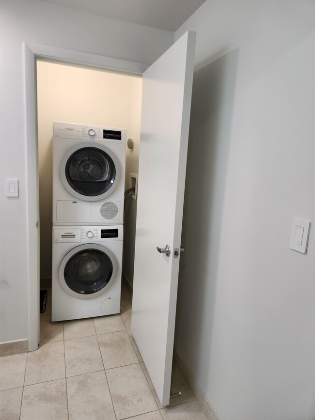 Washer and Dryer - 1900 N Bayshore Dr