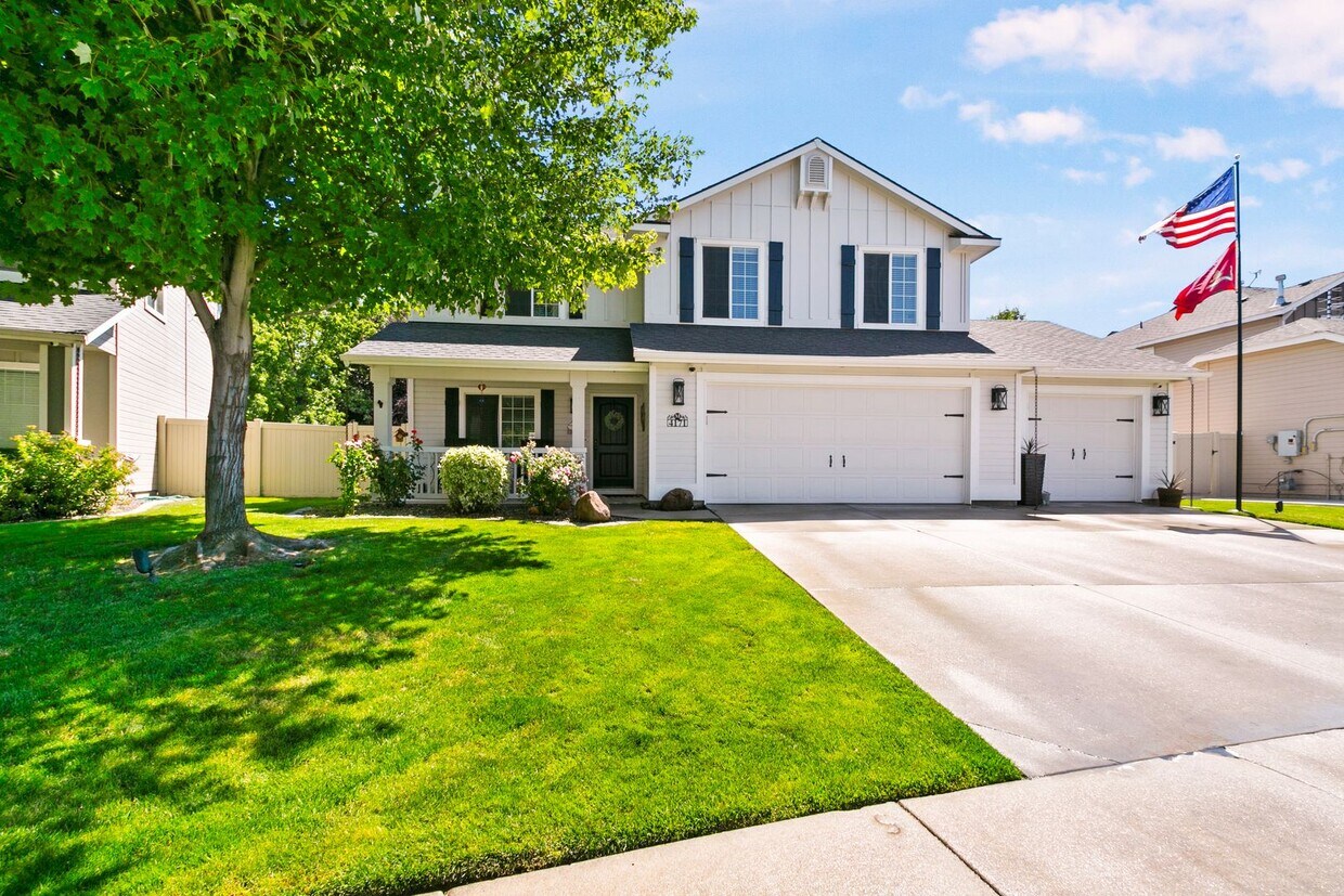 Foto principal - 5 Bedroom Home in Red Feather Estates - Me...