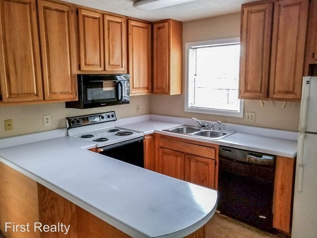 Building Photo - 4 br, 2 bath Apartment - 141 Thomas Street
